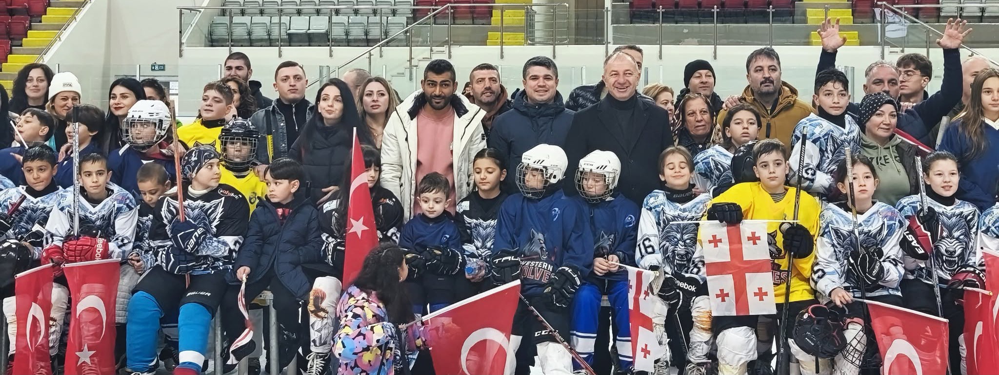 BUZDA DOSTLUK RÜZGARI ESTİ