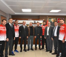 ÇAKMUR AY-YILDIZLILARI AĞIRLADI