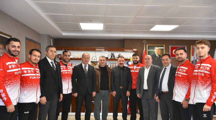 ÇAKMUR AY-YILDIZLILARI AĞIRLADI