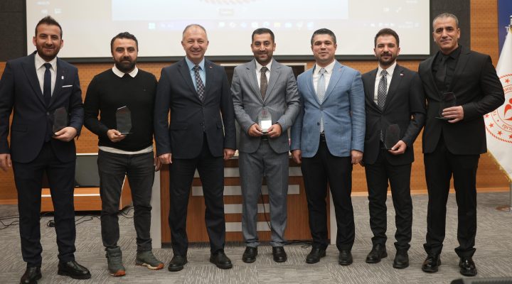ÇAKMUR TEŞEKKÜR BELGESİ VE PLAKETLE ONURLANDIRDI