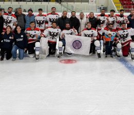 BUZ HOKEYİNDE ZİRVE ATATÜRK ÜNİVERSİTESİ’NİN