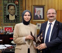 REKTÖR HACIMÜFTÜOĞLU TEBRİK ETTİ