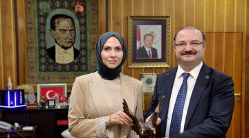 REKTÖR HACIMÜFTÜOĞLU TEBRİK ETTİ