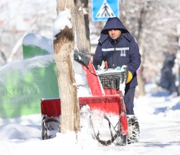 BÜYÜKŞEHİR’İN KAR TİMLERİ 7/24 KARLA MÜCADELE EDİYOR