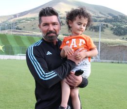 TATANGALARIN YENİ HOCASI KUTLU