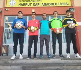 OKULUNA GÖNÜLLÜ KALECİ FABRİKASI KURDU