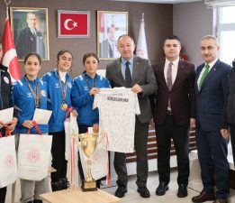 ÇAKMUR ŞAMPİYON ATLETLERİ ÖDÜLLENDİRDİ