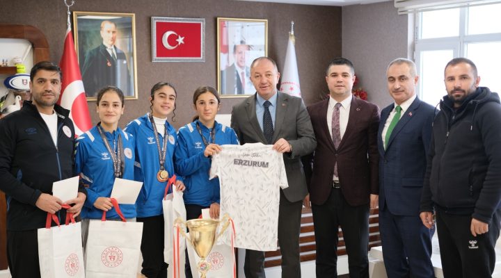 ÇAKMUR ŞAMPİYON ATLETLERİ ÖDÜLLENDİRDİ