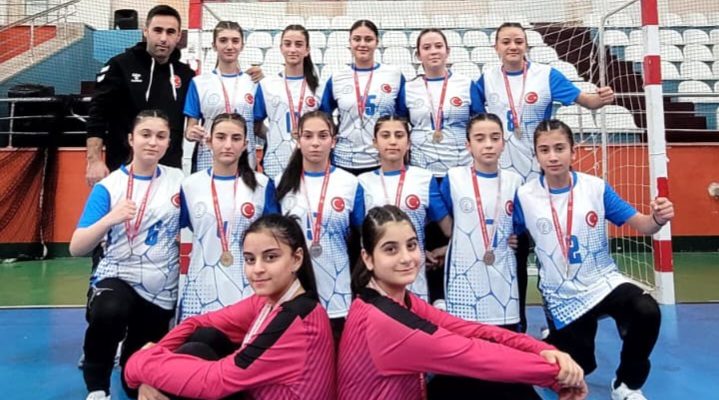 HENTBOL CUMHURİYETİ OLTU