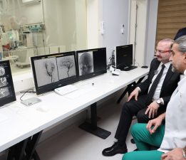 FELÇ RİSKİ AZALACAK! HASTA İKİ GÜN İÇİNDE ELİNİ KOLUNU SALAYARAK EVİNE GİDECEK