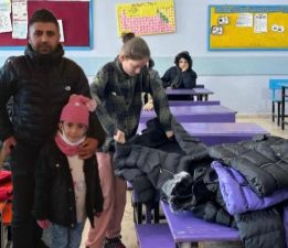 MİNİK YÜREKLER FERİT AĞABEYLERİNE SIRTINI KAYA GİBİ DAYADI