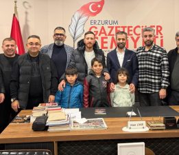 KONUK BAŞKAN DAL OLUNCA MUHABBETTE FUTBOL OLDU