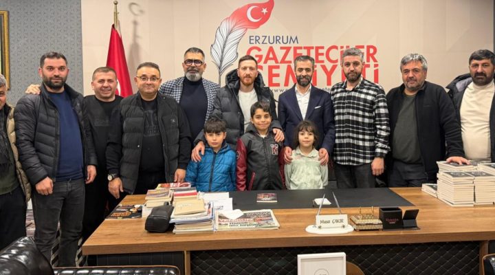 KONUK BAŞKAN DAL OLUNCA MUHABBETTE FUTBOL OLDU