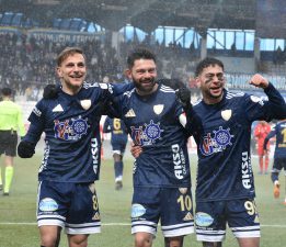 KARLA KARIŞIK GOL YAĞMURU! 8-1