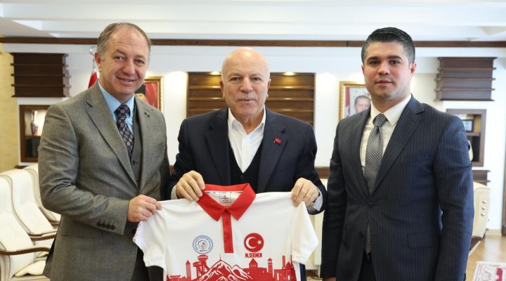 BAŞKAN SEKMEN’E ERZURUM TEMALI FORMA