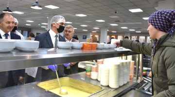 VALİ BARUŞ GSB YURTLARINDAKİ ÖĞRENCİLERLE İFTARDA BULUŞTU