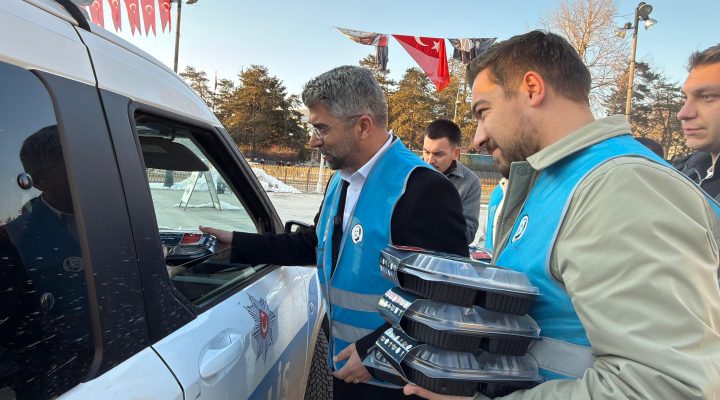 ‘İFTARA 5 KALA’  İFTARLIKLAR AK GENÇLİK’TEN