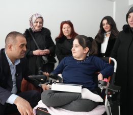 BİR UMUT BİR TABLET PROJESİYLE  ‘YURDAgül’ AÇTI