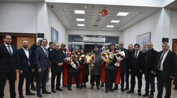 MEŞALELER DADAŞLARIN ÖZEL GURURLARI İÇİN YANDI