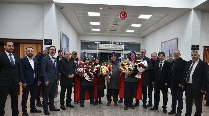 MEŞALELER DADAŞLARIN ÖZEL GURURLARI İÇİN YANDI