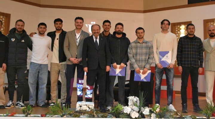 REKTÖR ÇAKMAK’TAN LİDER ERZURUMSPOR’A BÜYÜK ONUR