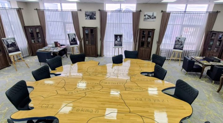 ERZURUM HARİTASI TEMALI TOPLANTI MASASI