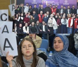 GENÇLER BİLGİDE YARIŞTI