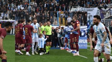 ŞAMPİYON  KARİZMAYI KRALI İLE  KURTARDI