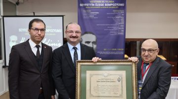 ATAÜNİ’DEN BÜYÜK BİBLİYOGRAFYACI ÖZEGE’YE VEFA