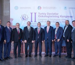 REKTÖR PROF. DR. HACIMÜFTÜOĞLU ONKOLOGLAR KONGRESİ’NE KATILDI