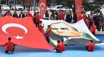 GENÇLİĞİN HAFTASI ÇELENK SUNUMUYLA BAŞLADI