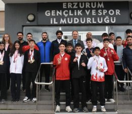 TAEKWONDOCULAR ERZURUM’UN YÜZÜNÜ GÜLDÜRDÜ: TEKMELERİNİZE SAĞLIK