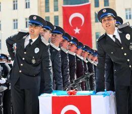 POLİS  ADAYLARI YEMİN EDİP KEP ATTI