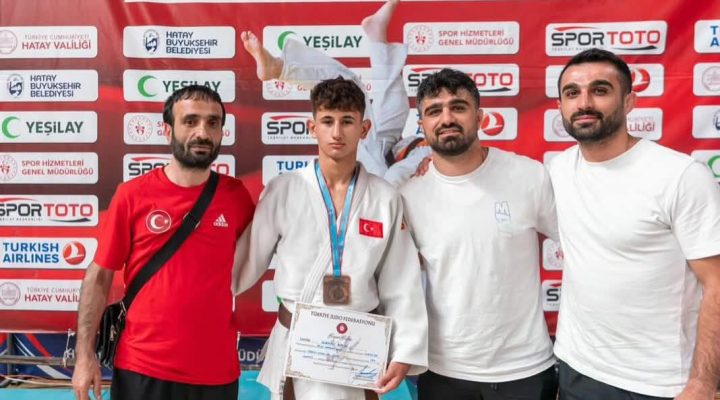 RAKİPLERİ TATAMİDE KAYA’YA TOSLADI!