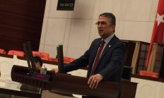 KAMİL HOCA, NAİM HOCA’NIN DİZELERİYLE NİHAT DOĞAN’I YERDEN YERE VURDU!