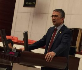 KAMİL HOCA, NAİM HOCA’NIN DİZELERİYLE NİHAT DOĞAN’I YERDEN YERE VURDU!