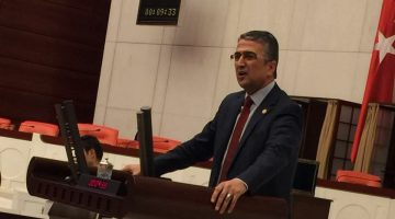 KAMİL HOCA, NAİM HOCA’NIN DİZELERİYLE NİHAT DOĞAN’I YERDEN YERE VURDU!