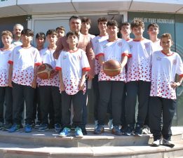 DÖNMEZ, POTANIN YILDIZ DEV ADAMLARINI ANALİG’E UĞURLADI