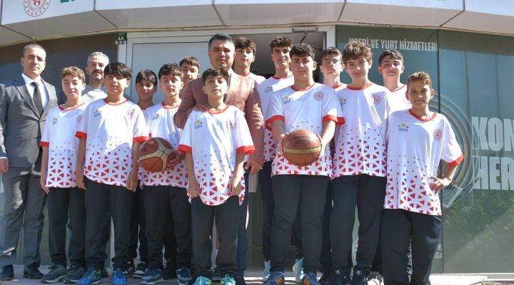DÖNMEZ, POTANIN YILDIZ DEV ADAMLARINI ANALİG’E UĞURLADI