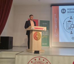 ZİRVENİN SAHİBİ KÜRSÜDE!