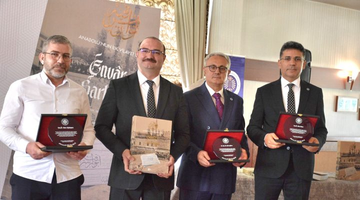 ATAÜNİ’DEN ÖRNEK ÇALIŞMA ENVAR-I ŞARKIYYE KİTAPLAŞTIRILDI