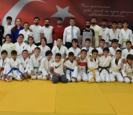MADALYALARI ‘TOKAT’LAYIP DÖNECEKLER